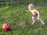 мы играем в футбол ))