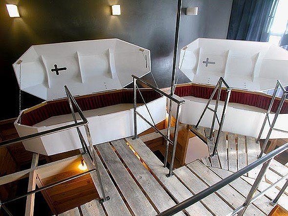      . Propeller Island City Lodge Hotel (, ).