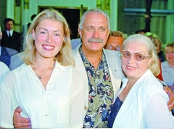 Знаменитости с родителями) Мария Шукшина с мамой и Н.С.М.