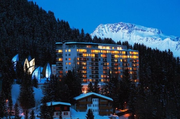      . Tschuggen Grand Hotel      