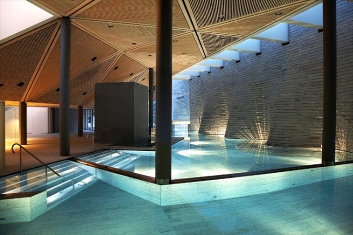      . Tschuggen Grand Hotel      