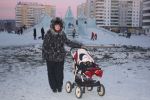Камила с мамой у ледяного дворца