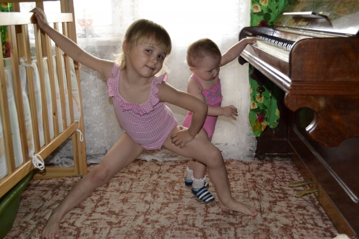 Дети голопопики