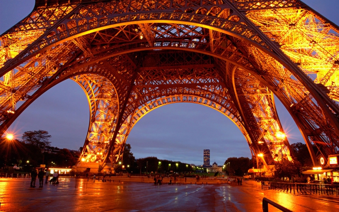 Comment j'ai vu la France. Paris, la Tour Eiffel.